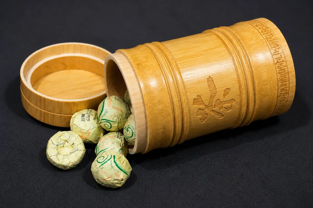 Bamboo Tea Caddy with Mini Pu-erh